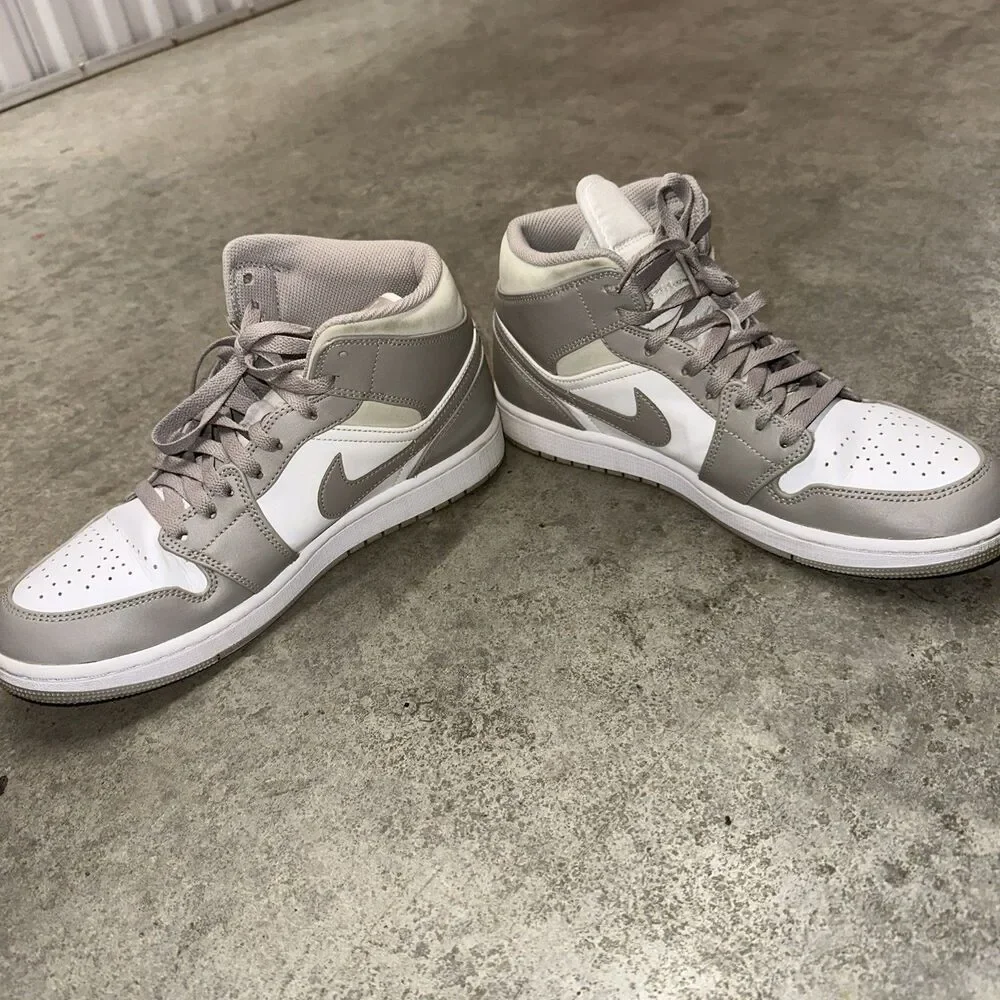 Men’s Air Jordan 1 Mid Neutral Grey/White Stealth size 9.5